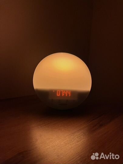 Световой будильник Philips HF3510