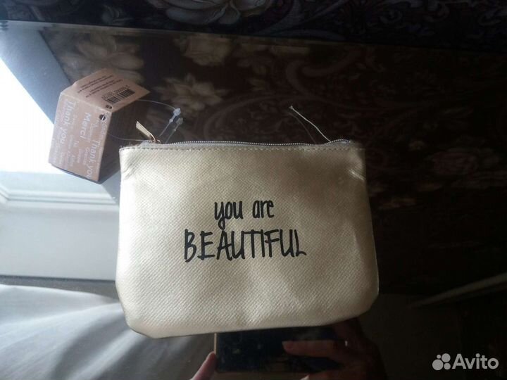 Золотистая косметичка Ив Роше