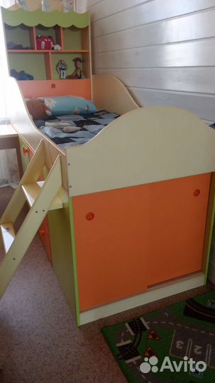 Кровать-чердак, стол, тумба, шкаф