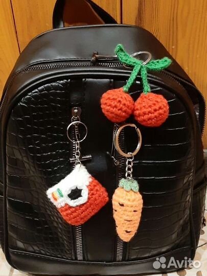 Вязанные игрушки-брелки ручной работы