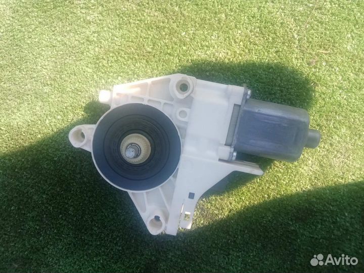 Моторчик стеклоподъемника задний Renault Fluence