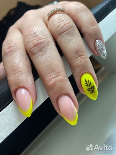 Маникюр с покрытием, педикюр, наращивание ногтей