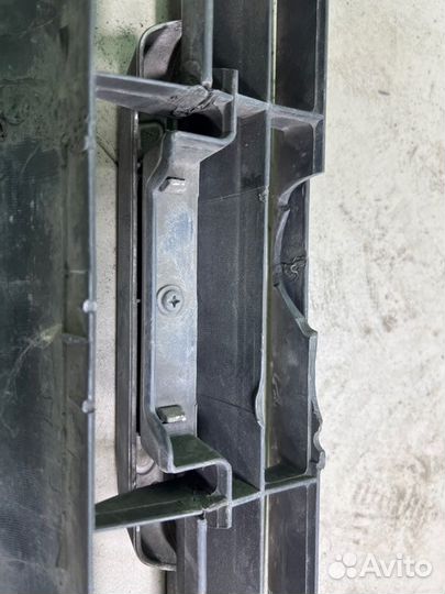 Решетка радиатора передняя Toyota Caldina