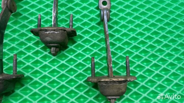 Ограничитель двери Ford Оriоn 3/Еsсоrt