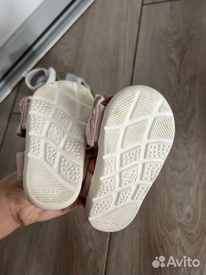 Сандалии для девочки даром