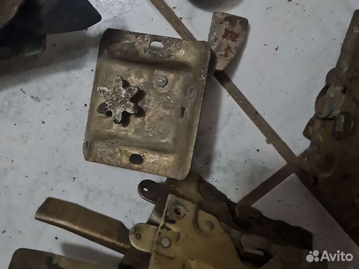 Замки задних дверей газ 21