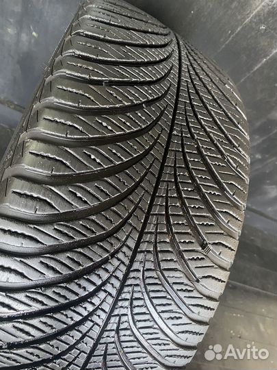 Goodyear Vector 4Seasons Gen-2 235/45 R19