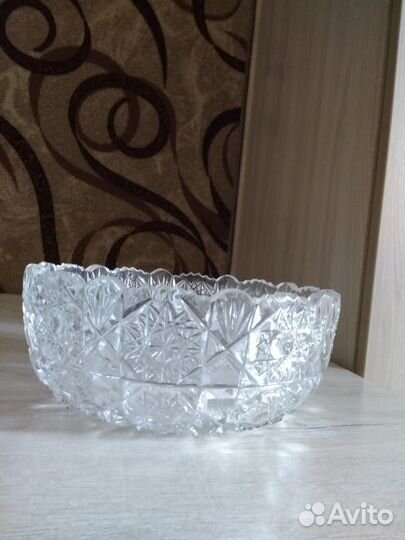 Большая хрустальная ваза