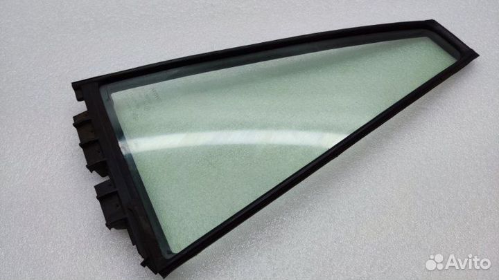 Стекло двери (форточка) заднее правое Toyota Rav4