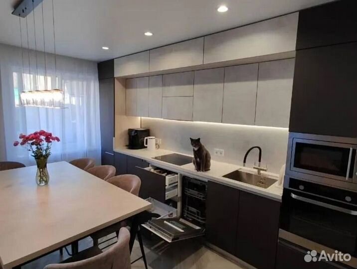 Кухня прямая до потолка в 2 ряда