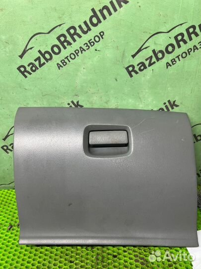 Бардачок Nissan Micra