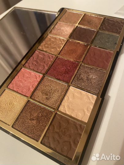 Палетка теней revolution