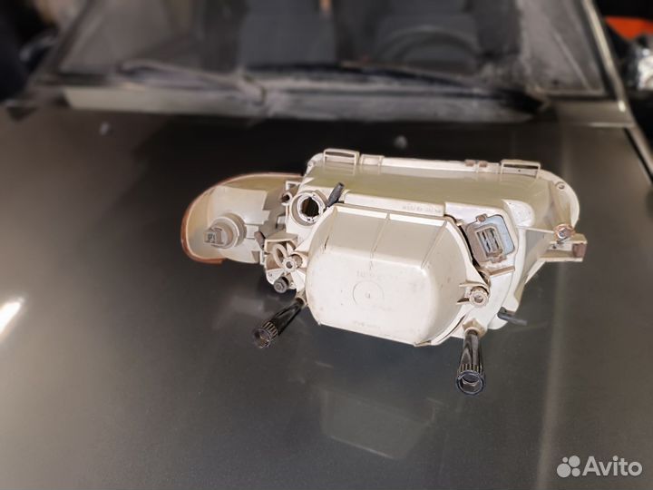 Передний правый фара на ваз 2115