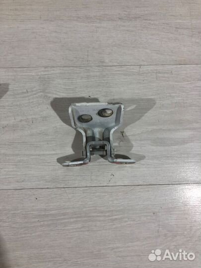 Петля двери зад лев LADA xray 1.6 мт