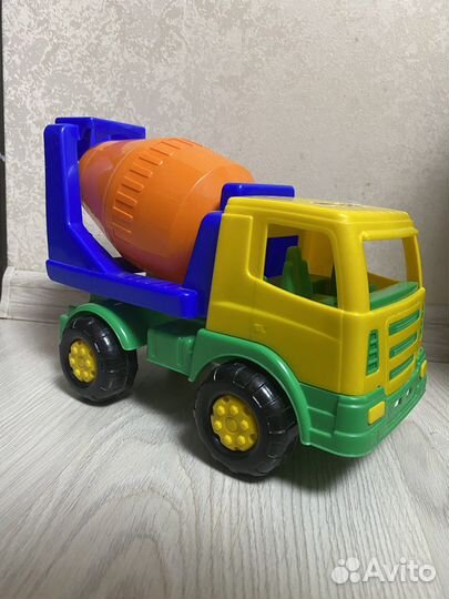 Грузовик бетономешалка