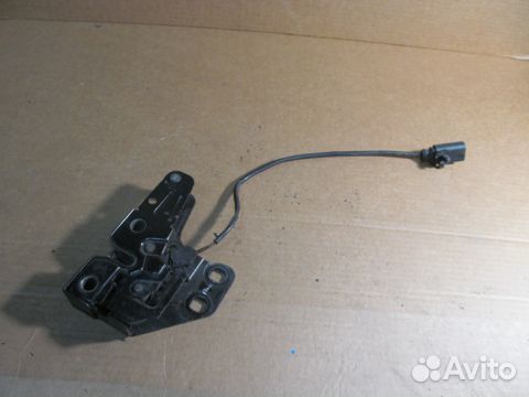 Замок капота Audi A4