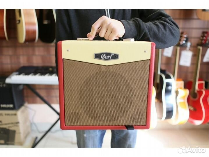 Cort CM15R-EU-DR Гитарный комбоусилитель, красный