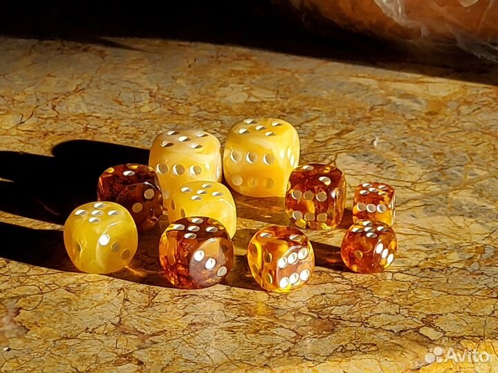 Кубики зарики янтарные новые