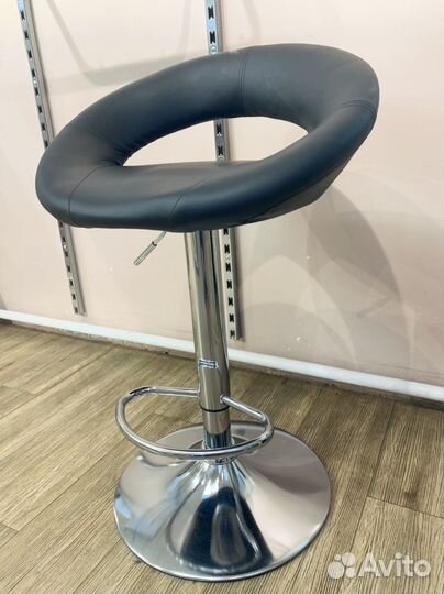 Стул высокий барный со спинкой бу