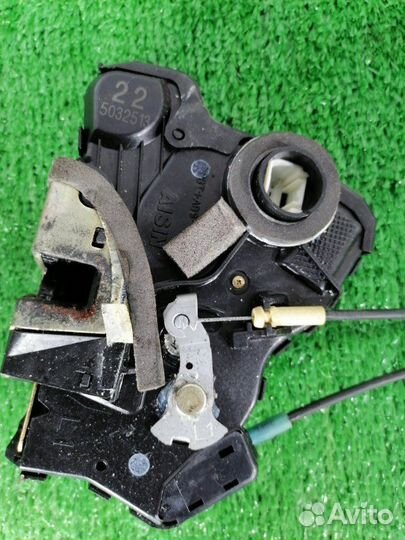 Замок двери передний левый Toyota Voltz ZZE136