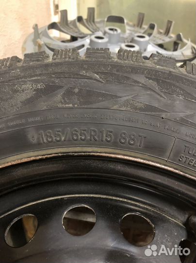 Комплект зимних шипованных колес r15 с колпакам