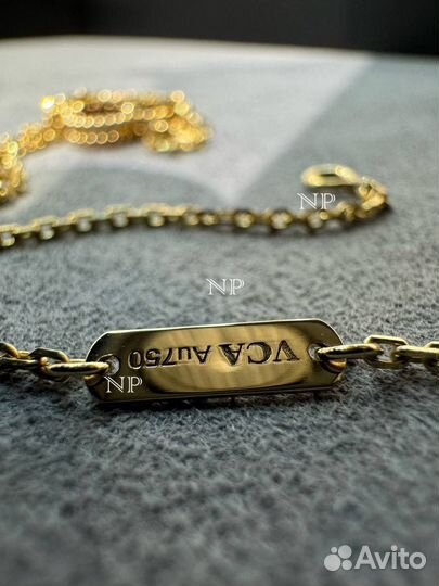 Подвеска Van Cleef Alhambra сердолик