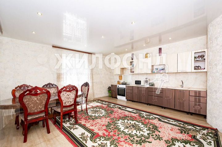 Коттедж 372,2 м² на участке 6 сот.