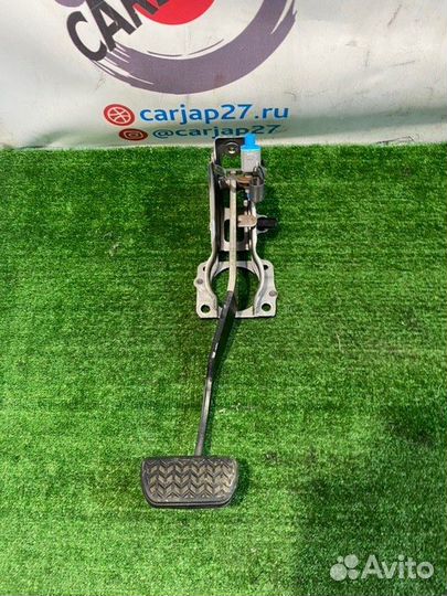 Педаль тормоза(6) Toyota Sienta NCP175 1NZ 2015