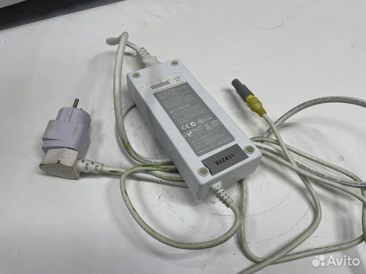 Зарядное устройство NineBot 61V 120W б/у