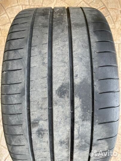 Michelin Pilot Super Sport 305/35 R22