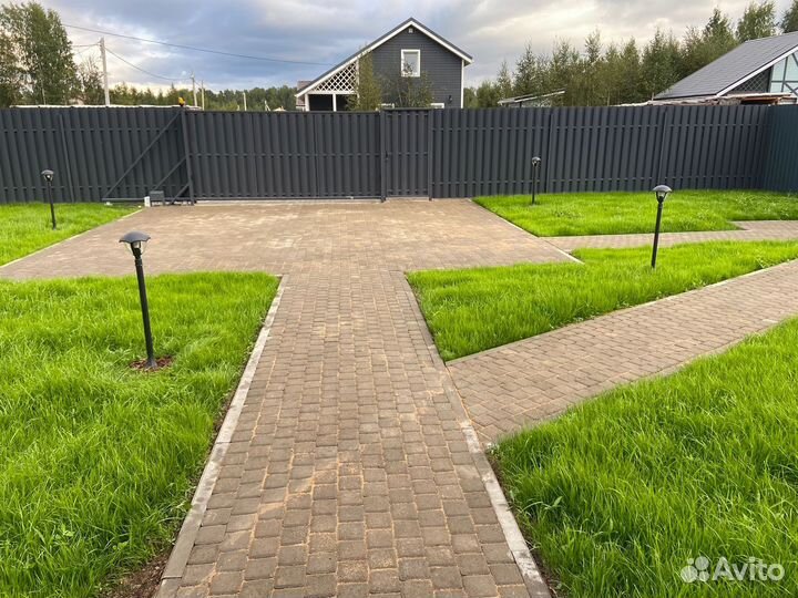 Укладка тротуарной плитки, брусчатки. Газон