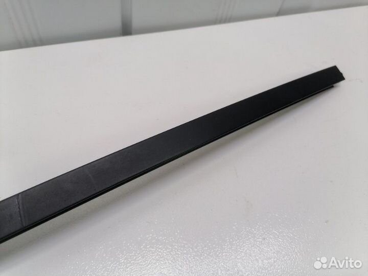 Направляющая стекла двери задняя правая Opel Astra