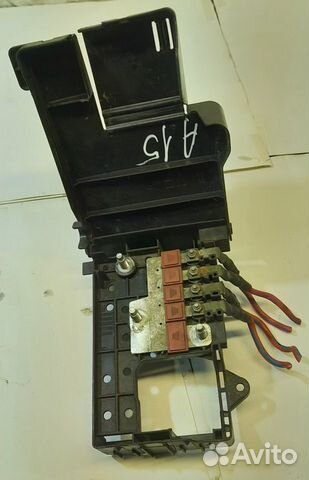 Блок предохранителей на акб Opel Astra J