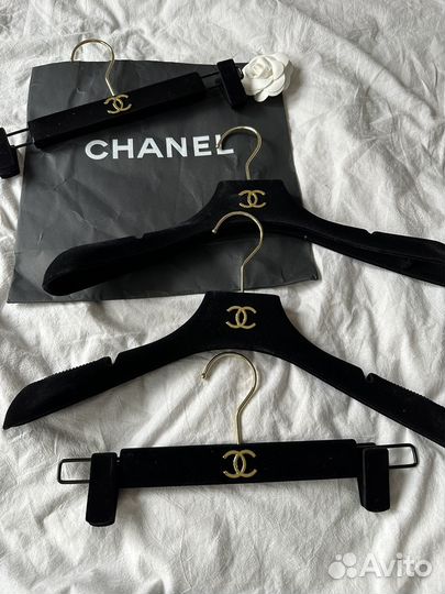 Вешалки Chanel