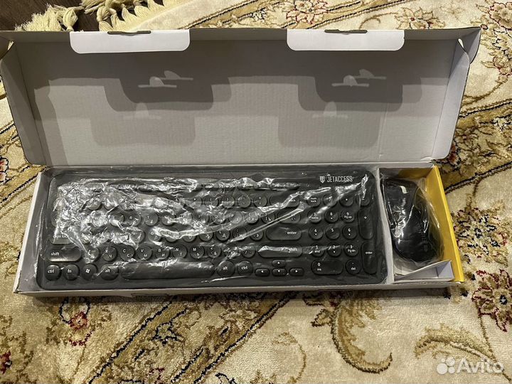 Беспроводная мышь и клавиатура