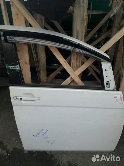 Дверь передняя Toyota Isis 10