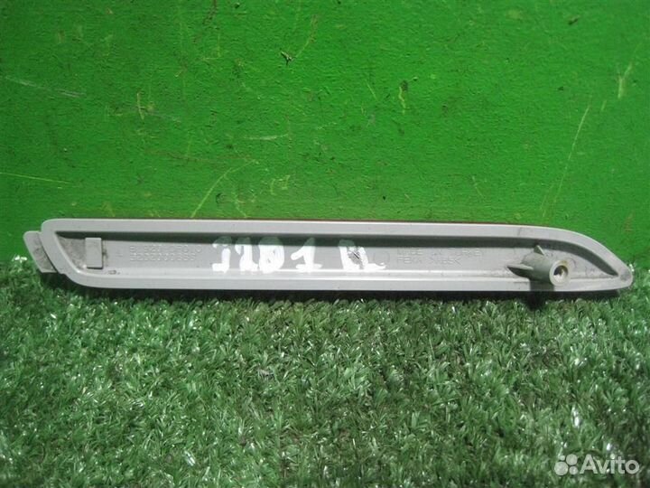 Отражатель бампера заднего левый Toyota Verso R2