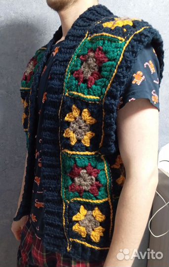 Жилет вязаный