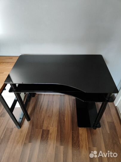 Компьютерный стол стеклянный