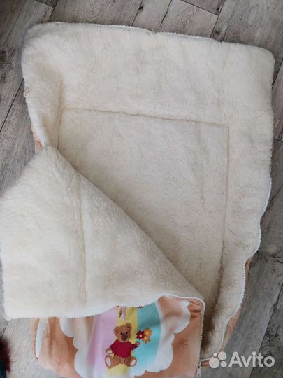 Зимний конверт в коляскуна овчине