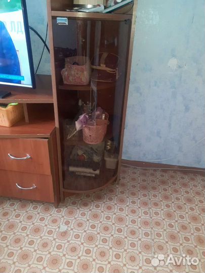 Стекло гнутое для стойки под тв