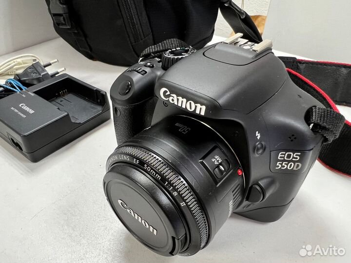 Зеркальный Фотоаппарат Canon EOS 550D