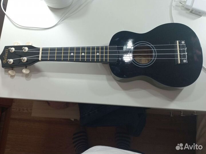 Укулеле новая не тронутая на ней не разу не играли