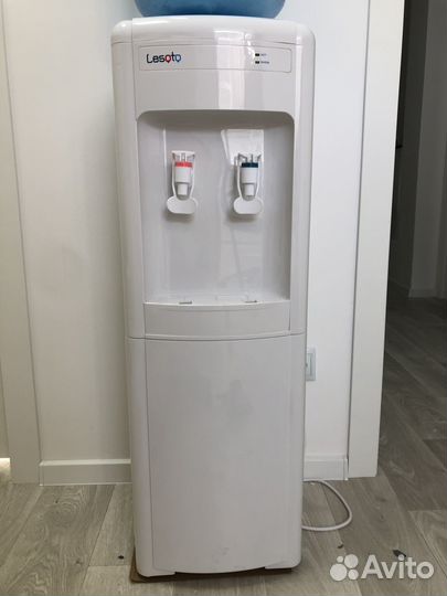 Кулер для воды напольный