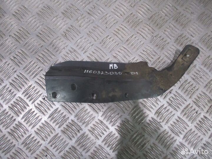 Кронштейн ступеней кабины Mercedes-Benz A960660364