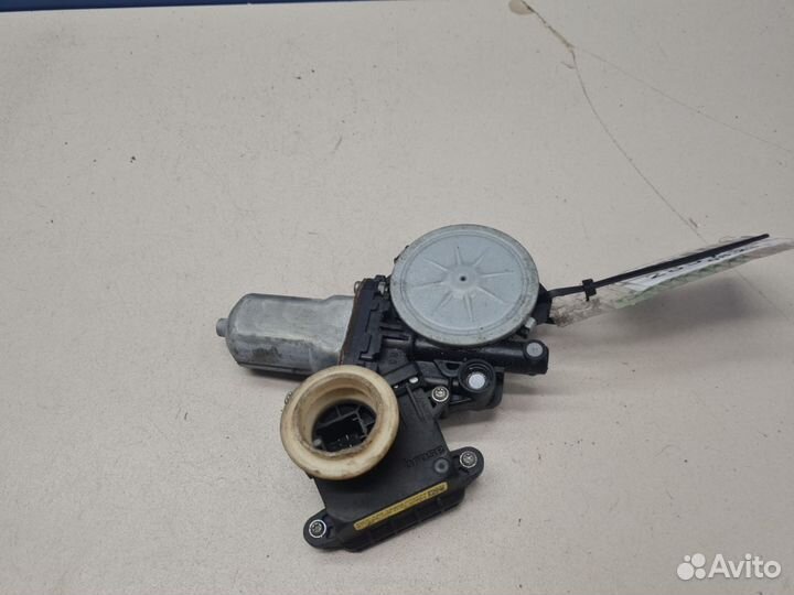 Моторчик стеклоподъёмника передний правый Toyota C