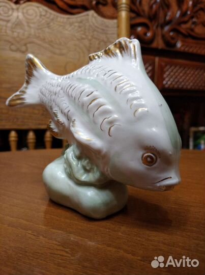 Фарфоровая статуэтка Карп