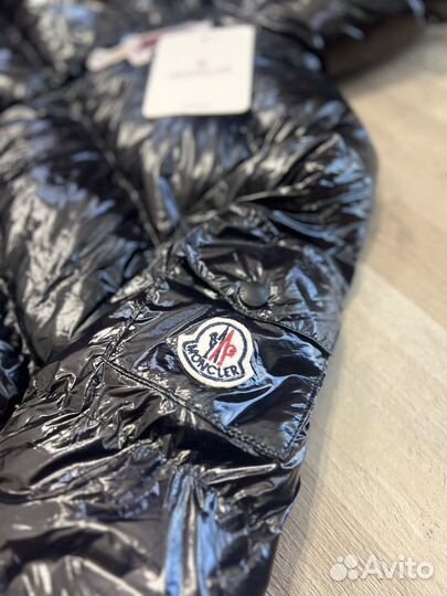 Глянцевые пуховики moncler