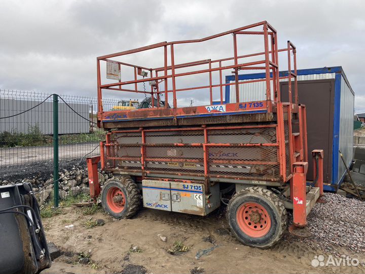 Сдам в аренду ножничный прдъемник