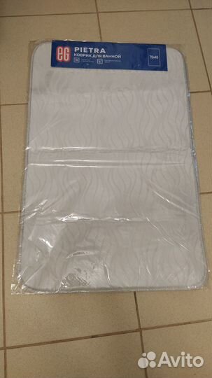 Коврик для ванной новый в упаковке 70*45